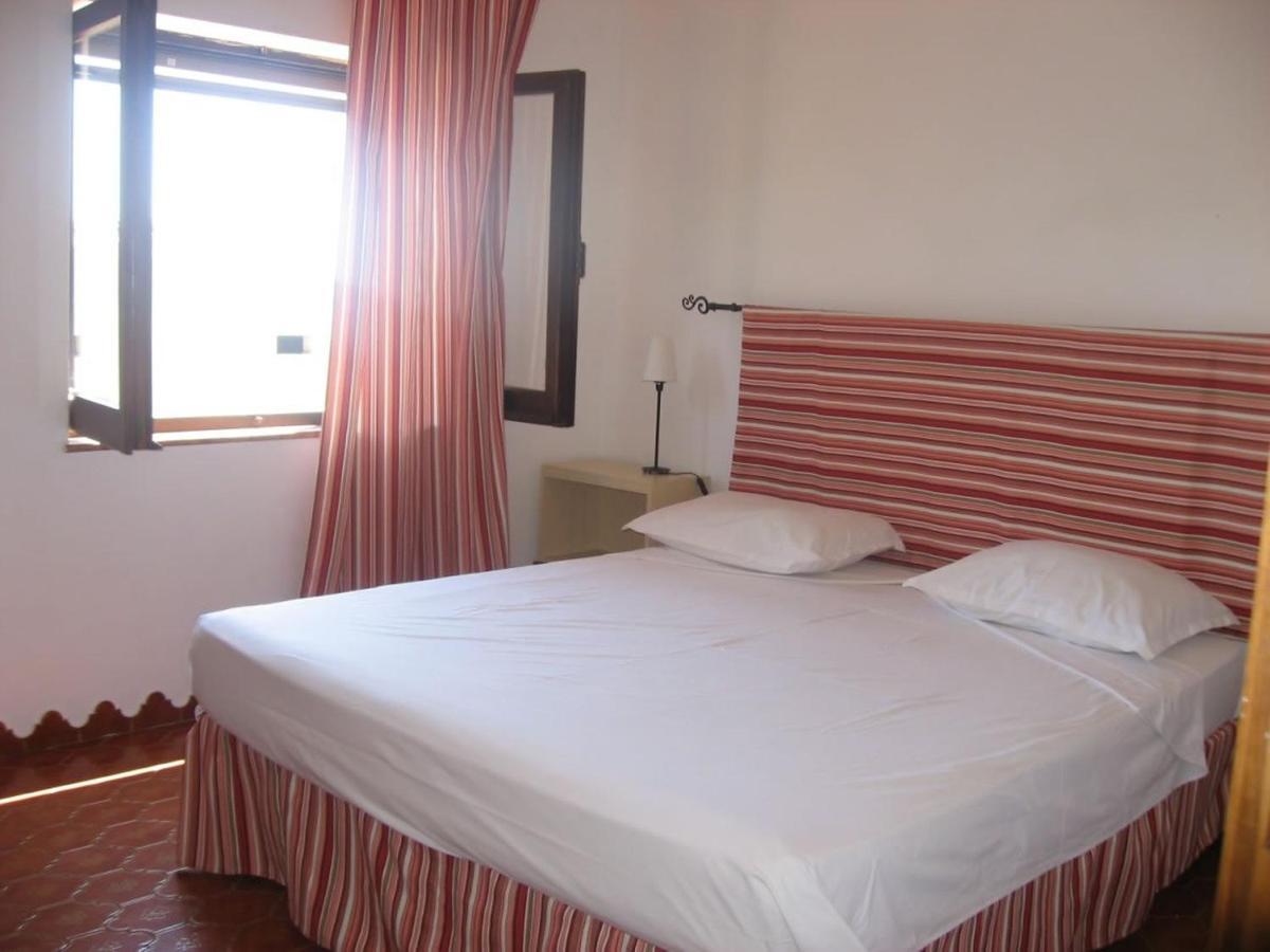 Nice Apartments In Waterfront Villa In Bosa Porto Alabe Tresnuraghes Extérieur photo